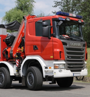 DRAGON WINCH - Verricello Elettrico Truck 12V 16000 lbs (7257 kg) Cavo in  Sintetico 21m per Vigili del Fuoco, Veicoli Commerciali e Furgoni I incluso